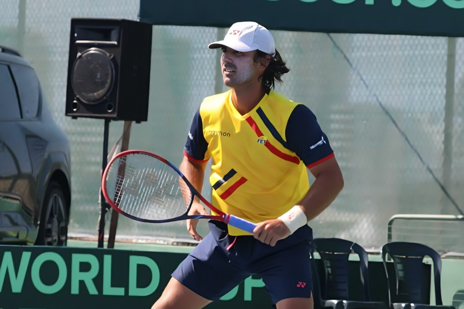 Jugadores ecuatorianos entrenan en canchas de tenis del Club Rancho San Francisco preparándose para Copa Davis en Quito