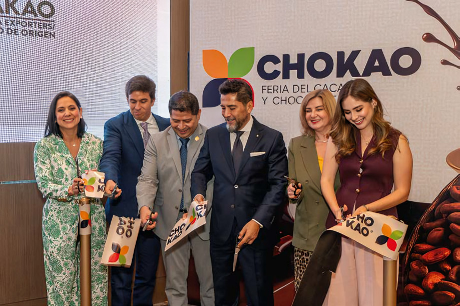 Autoridades nacionales e internacionales en la inauguración de la feria internacional del cacao Chokao 2025 en Guayaquil