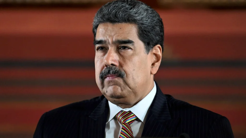Nicolás Maduro denuncia barcos de Estados Unidos con misiles frente a Venezuela durante conferencia en Caracas.