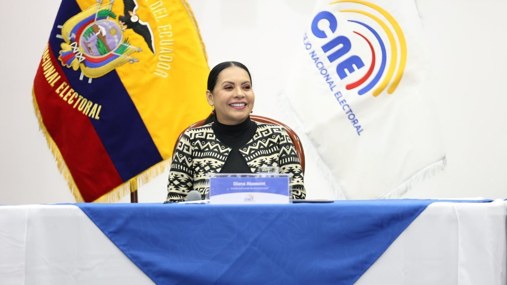 Presidenta del CNE Diana Atamaint en entrevista televisiva sobre campaña anticipada en redes sociales para consulta popular Ecuador