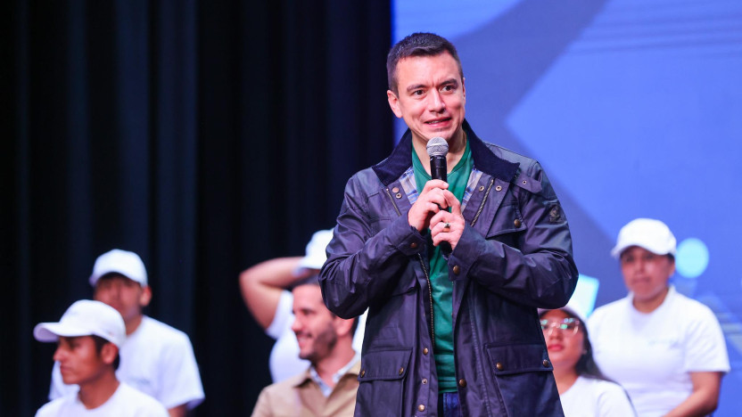 Salarios de médicos y docentes en Ecuador podrán pagarse con deuda y dinero del petróleo en 2026