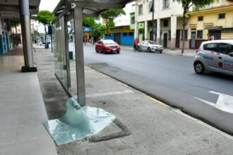 Escena del ataque armado en Guayaquil con una víctima mortal y cuatro heridos tras un concierto.