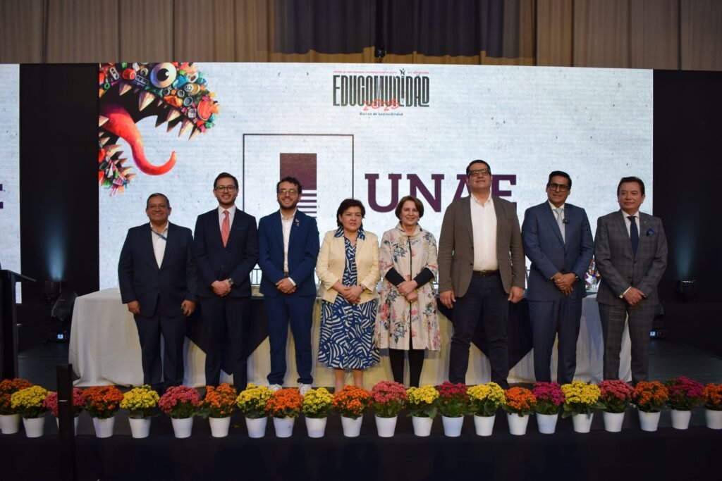Líderes educativos reunidos en EduComunidad 2025 impulsando la sostenibilidad en Ecuador.
