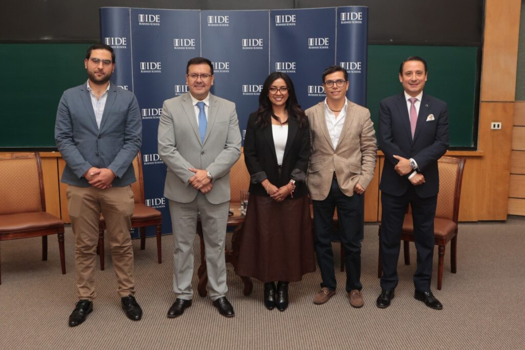 Lanzamiento del Diplomado de Gerencia para Empresas del Sector Ganadero con autoridades y empresarios en Quito