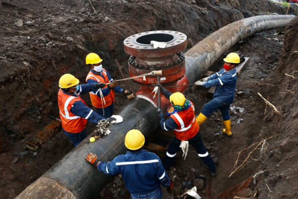Emergencia en el SOTE por erosión del río Coca y actividad del volcán Reventador