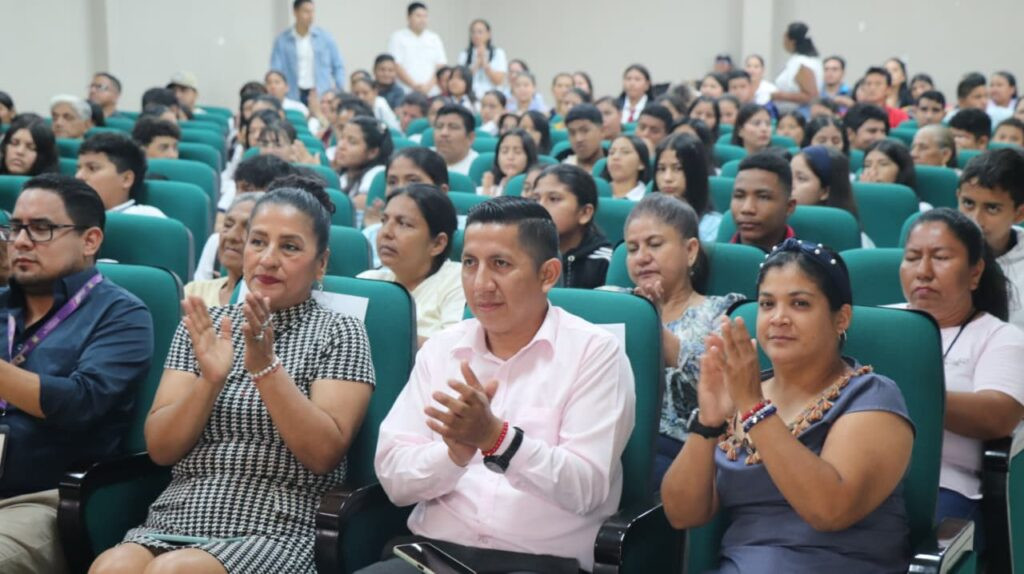 Ministro Roberto Kury inaugura Punto Digital Gratuito en parroquia Petrillo, Nobol, junto a autoridades locales