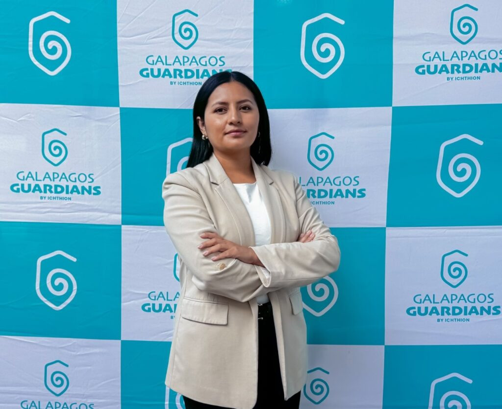 Andrea Lema, nueva Directora País de Ichthion en Ecuador, líder ambiental comprometida con la sostenibilidad y la reducción del plástico.