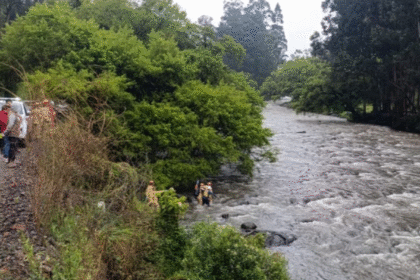Cuerpo hallado en el río Tomebamba, Cuenca, cerca del Hospital del Río durante operativo de rescate.