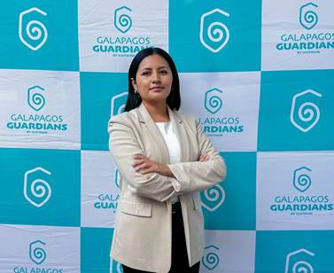 Andrea Lema, nueva Directora País de Ichthion en Ecuador, líder ambiental comprometida con la sostenibilidad y la reducción del plástico.