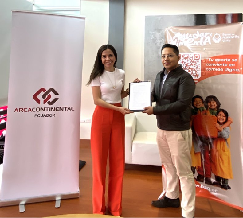 Representantes de Arca Continental y Banco de Alimentos de Quito firman convenio de colaboración para seguridad alimentaria en Ecuador