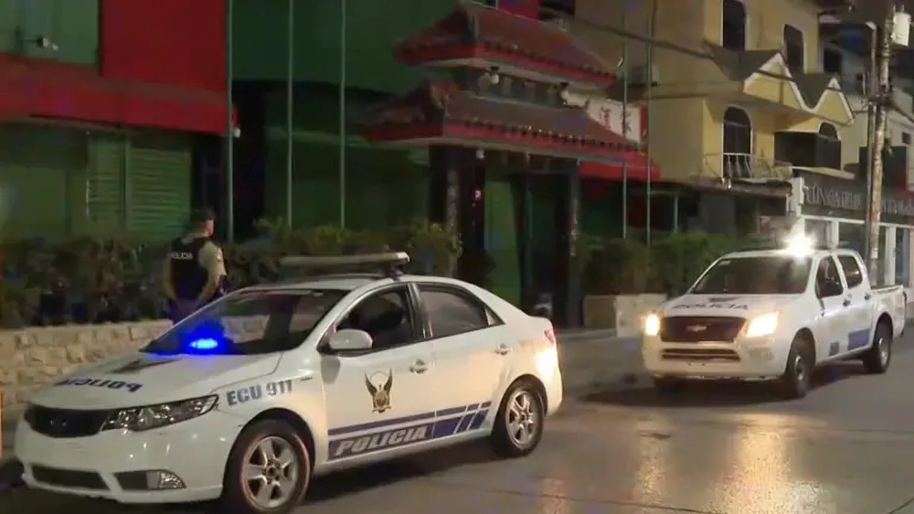 Escena del ataque armado en La Garzota Guayaquil con presencia policial y acordonamiento perimetral en zona norte