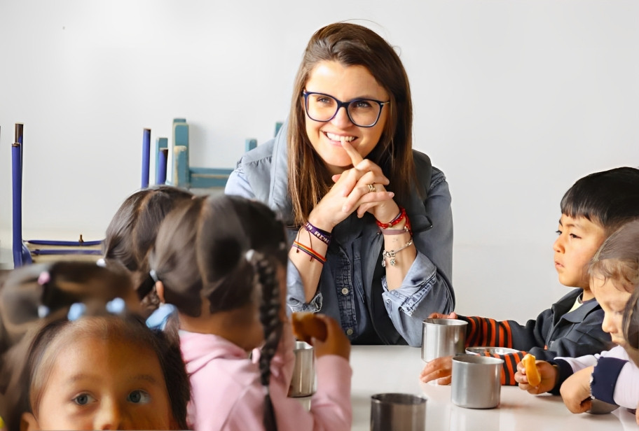 Vicepresidenta María José Pinto firma reglamento de ley para prevenir y erradicar la malnutrición en Ecuador