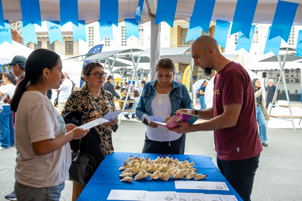 Aromatómetro UTPL en el Festival de Artes Vivas con laboratorio sensorial de horchata lojana