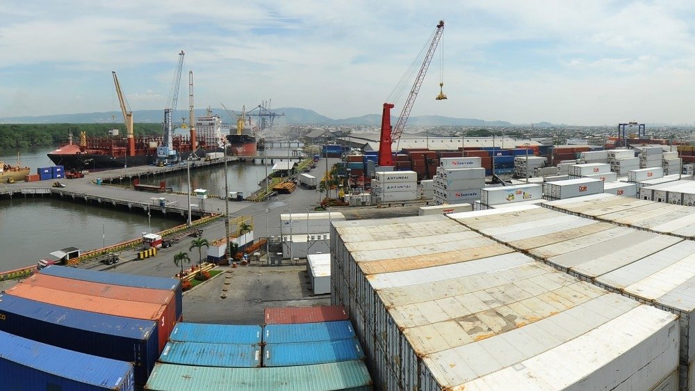 Demanda a Ley de Puertos