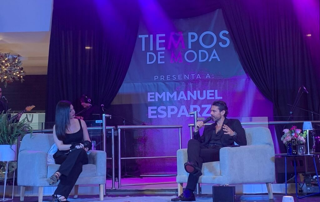 Emmanuel Esparza durante su presentación en Condado Shopping
