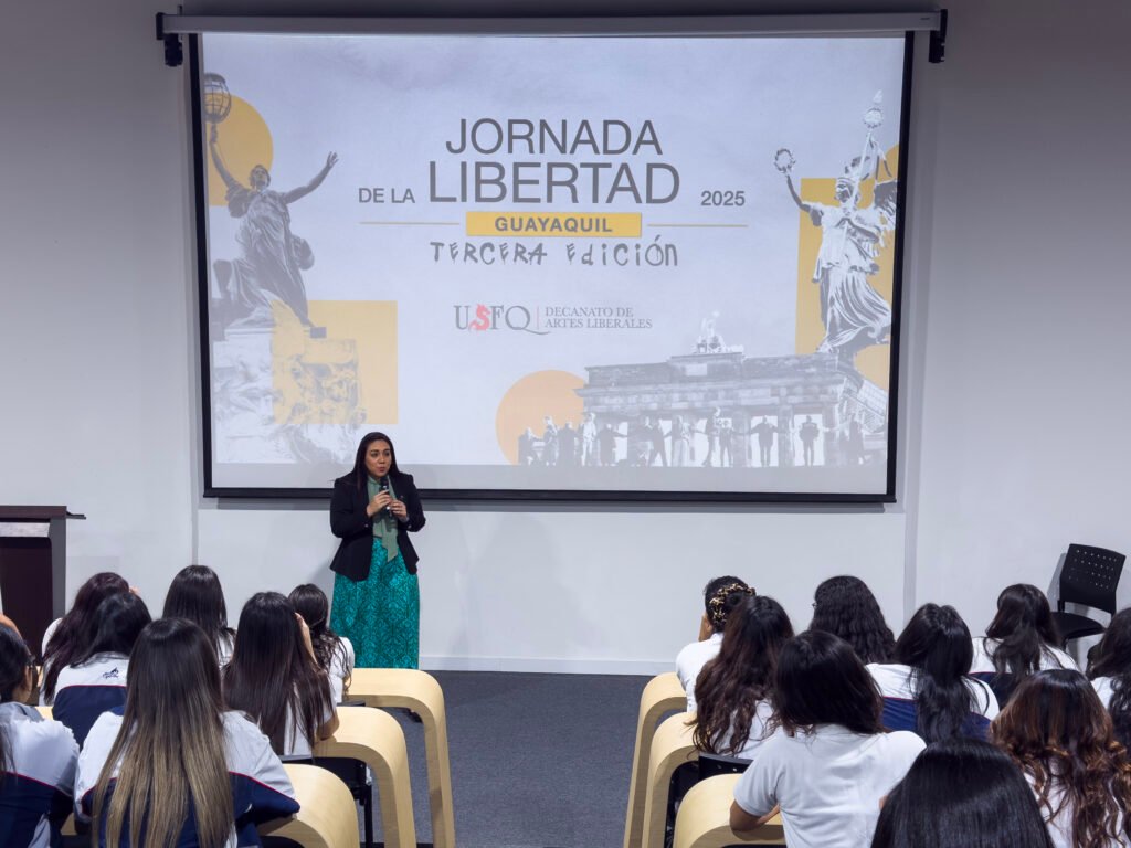 Estudiantes participan en los cineforos de la Semana de la Libertad USFQ en Guayaquil.