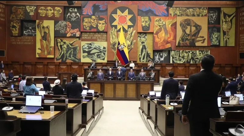 Daniel Noboa anuncia candidatos de ADN para la Asamblea Constituyente en la consulta popular Ecuador 2025.