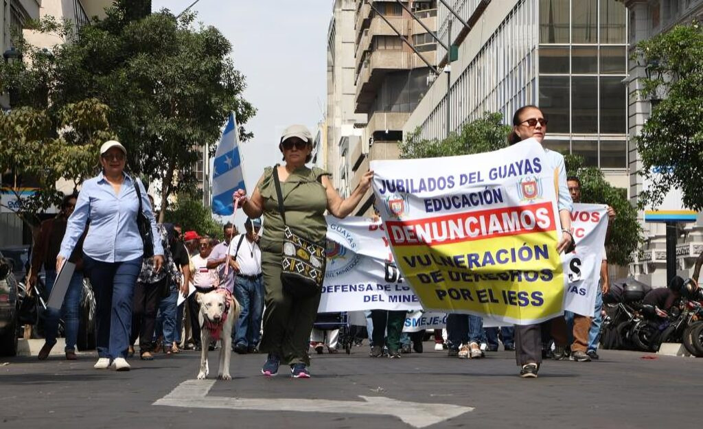 jubilados del Ministerio de Educación del Guayas