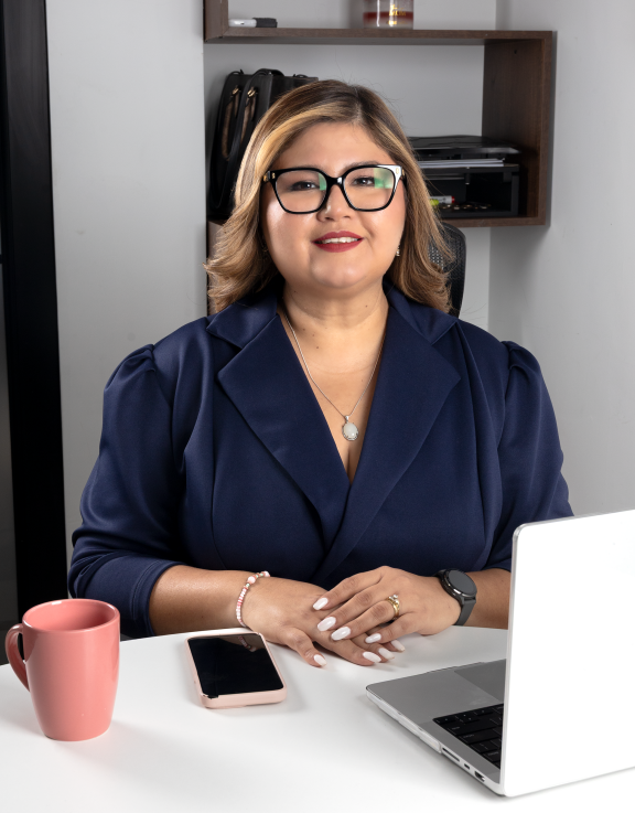 Gina Mac&iacute;as CEO de Colmena ERP