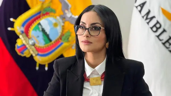 Viviana Veloz durante una sesión de la Asamblea Nacional en Ecuador