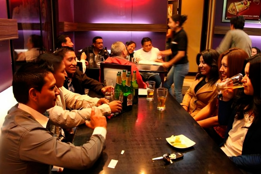 Legalización del uso de suelo para bares en Riobamba: emprendedores exigen reglas claras