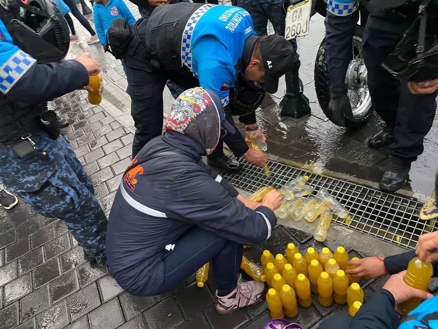 Operativos durante Fiestas de Quito 2025 dejan 6.403 botellas de licor decomisadas en Quito