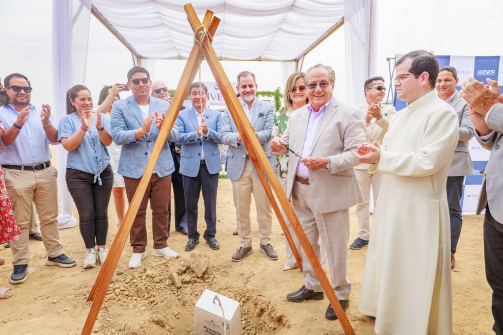 Colocación de la primera piedra de Sivera, urbanización con Lazy River en Daule
