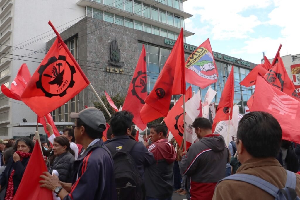 cumplimiento de derechos colectivos en Ecuador