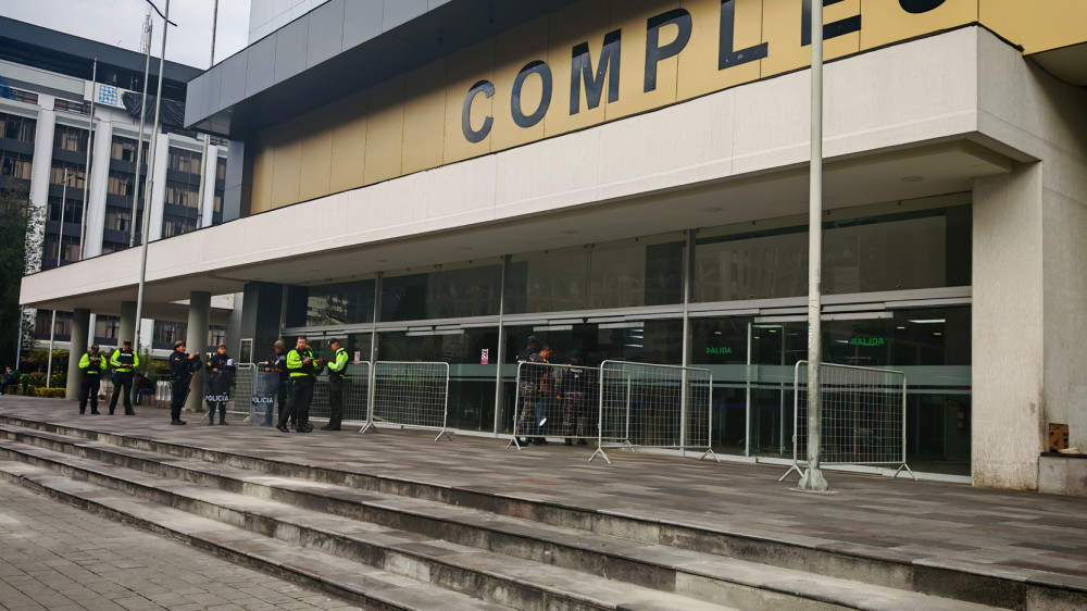 Agentes policiales en operativo Complejo Judicial Norte Quito caso magnicidio Fernando Villavicencio diciembre 2025