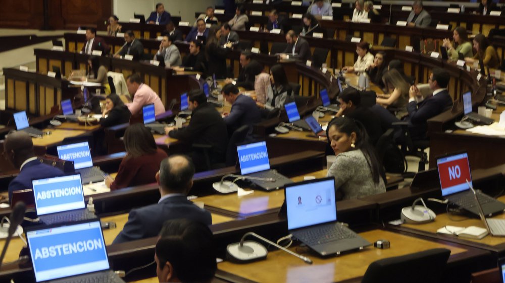 Legislador Xavier Ordóñez de ADN interviene en Pleno de Asamblea Nacional durante debate sobre proyecto de ley sobre trata de personas diciembre 2025