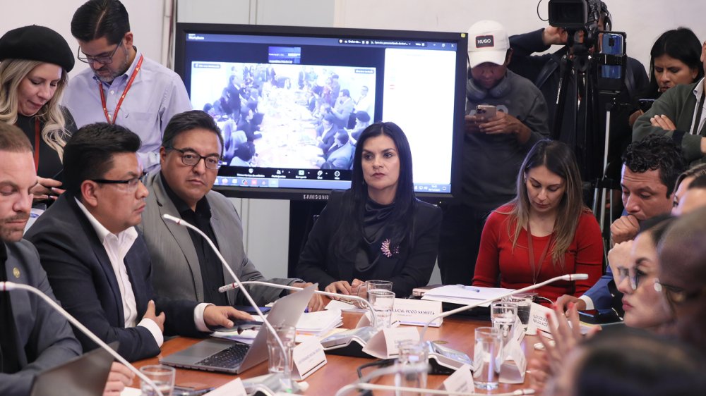 Sesión tensa en Comisión de Fiscalización durante debate sobre juicio político al exministro de Salud Jimmy Martin en diciembre 2025