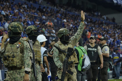 Militares custodian estadio George Capwell durante Clásico del Astillero en crisis de la LigaPro ecuatoriana septiembre 2025