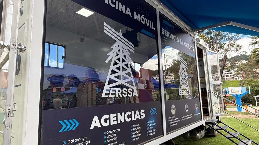 Oficinas de la Empresa Eléctrica Regional del Sur en Loja durante allanamiento Empresa Eléctrica Loja caso Progen