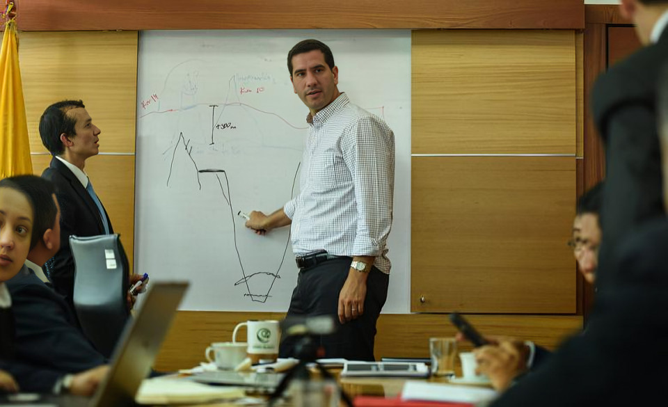 Ministros Harold Burbano y Roberto Luque enfrentan denuncia electoral ante TCE por infracción en consulta popular Ecuador