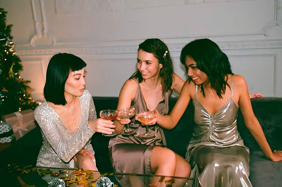 Cómo transformar tus looks navideños del día a la noche sin complicaciones