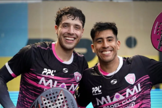 Jugadores Agustín Tapia y Federico Chingotto durante el evento Ecuador Pádel Stars American Express en Quito.