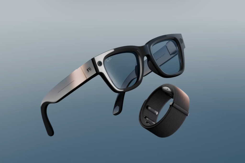 Usuario utilizando las nuevas gafas inteligentes Meta Ray-Ban Display con pantalla integrada y pulsera Neural Band2.