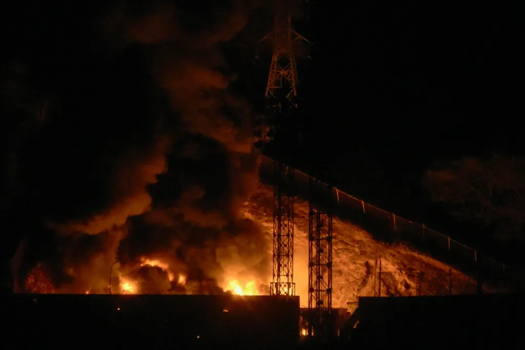 Estados Unidos bombardea a Venezuela