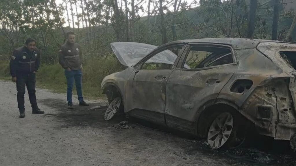 Vehículo quemado en La Bota hallado por la Policía en el norte de Quito