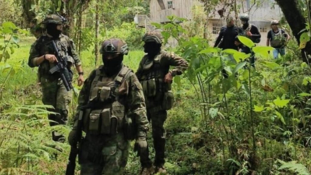 Carchi bajo asedio por minería ilegal, contrabando y presencia de Comuneros del Sur en la frontera con Colombia, según reportes militares.
