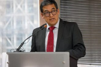 José Suing, presidente de la Corte Nacional de Justicia, brindando declaraciones sobre el caso de Mario Godoy.