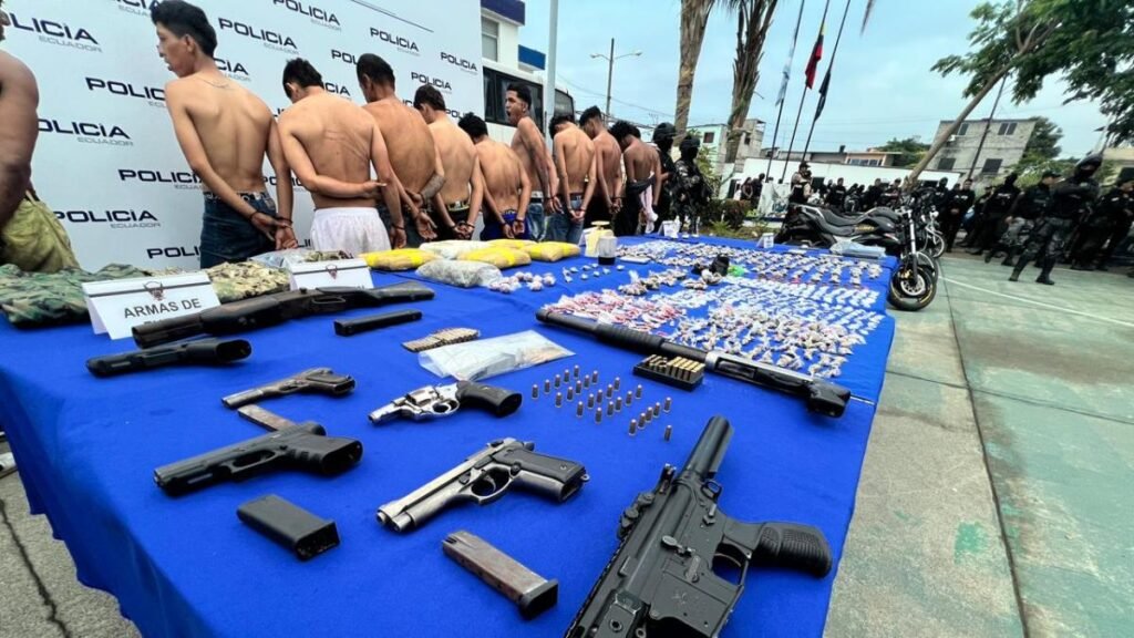 Más de 200 armas fueron decomisadas en una empresa de seguridad en Guayaquil