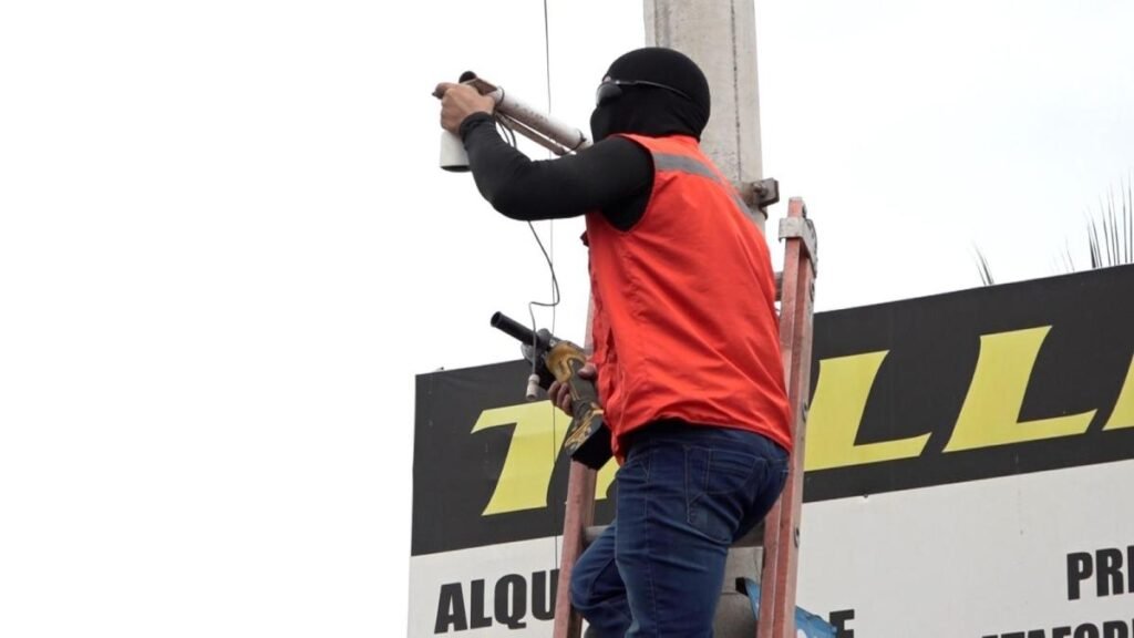 ECU-911 neutraliza cámaras de seguridad retiradas de postes públicos en Manta