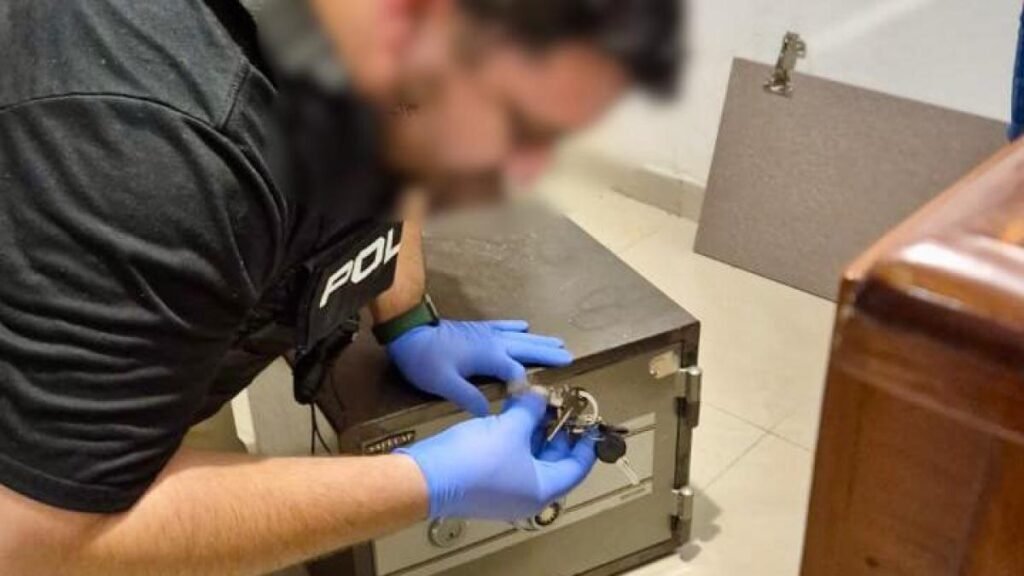 Caso Fachada durante allanamiento donde la Fiscalía incautó dinero y documentos en Quito