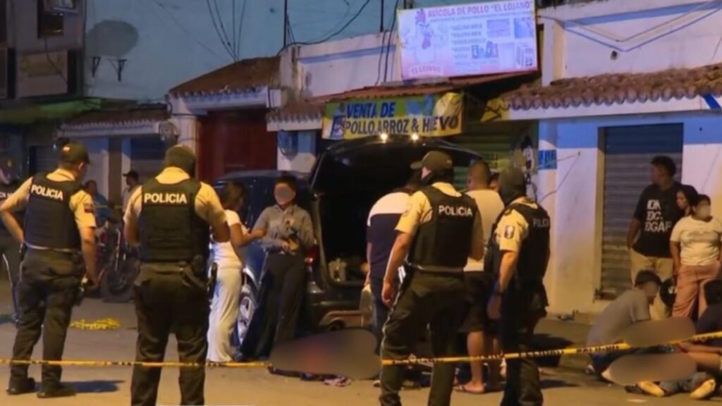 Tres hombres y una mujer fueron asesinados afuera de licorería en La Aurora