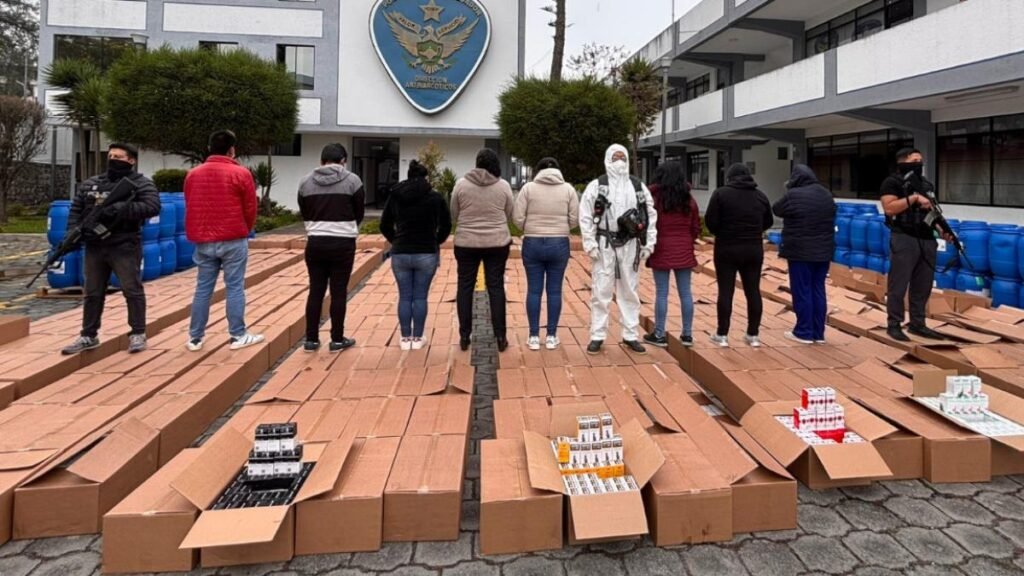 Acopio ilegal de ketamina en Ponciano descubierto por la Policía durante operativo en empresa de Quito