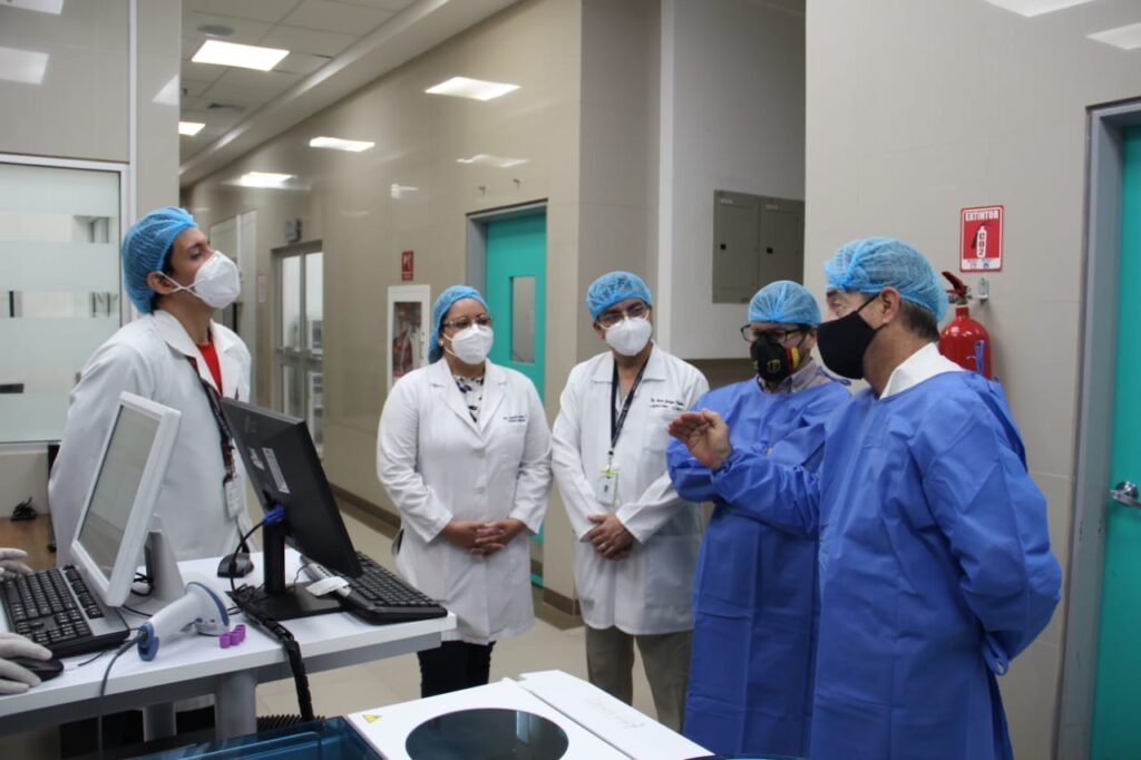 Hospital público en Ecuador con escasez de medicamentos y personal sanitario, reflejo de la crisis de salud pública