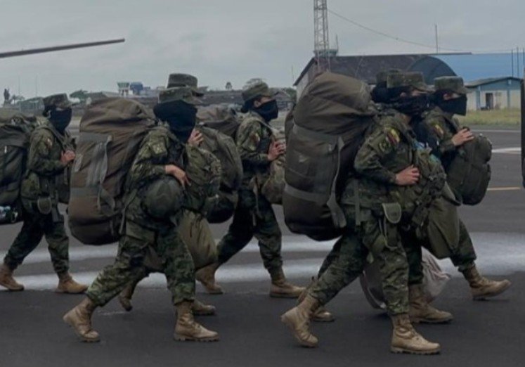 Mujeres militares contra organizaciones criminales en Ecuador llegan a Guayaquil