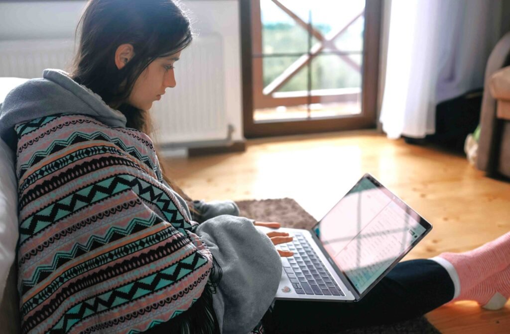 Estudiante ecuatoriano postulando a las Becas Territorio de UNIR desde su provincia para una maestría online.