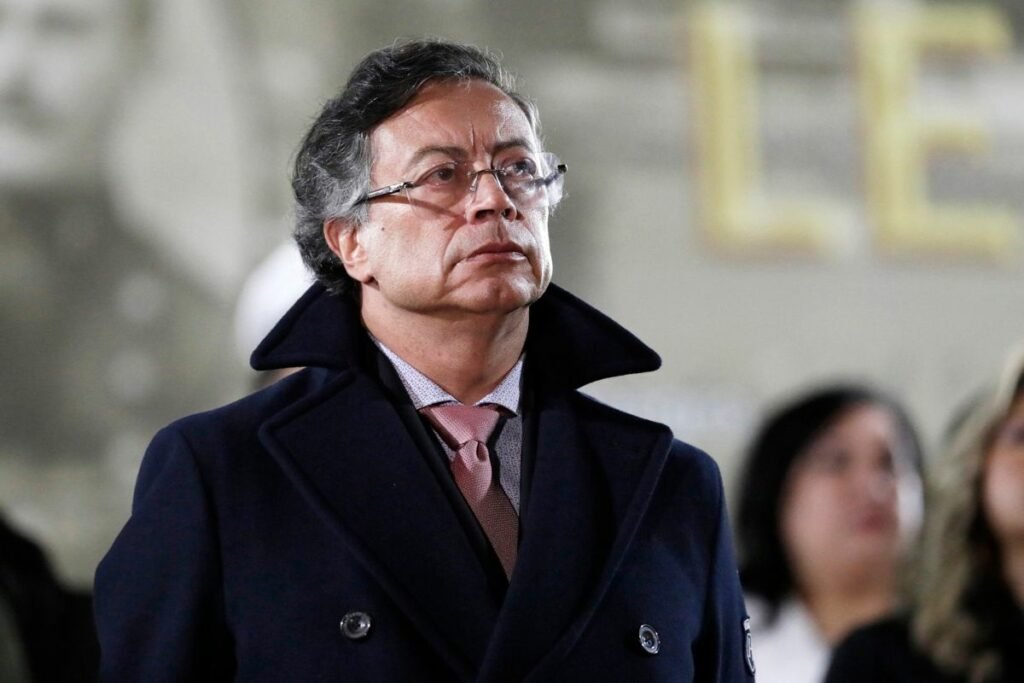 Petro amenaza con volver a las armas para defender Colombia durante un pronunciamiento presidencial